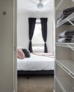 masterbedwithtowels